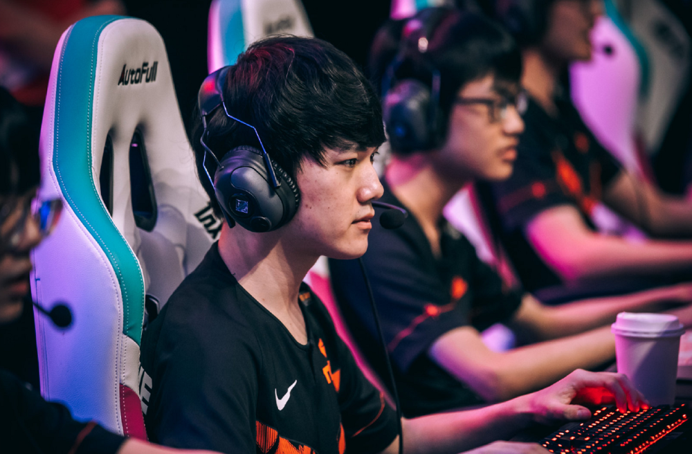 问鼎娱乐-包含JackeyLove回归赛场，赛事规则更新首场状态亮眼，美国队观众沸腾！的词条