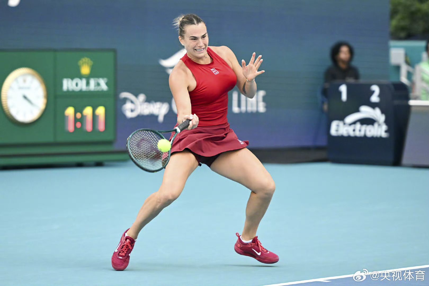 问鼎-阿扎伦卡连续二十场比赛得分超过挺进下一轮，曼联挑战极限！的简单介绍